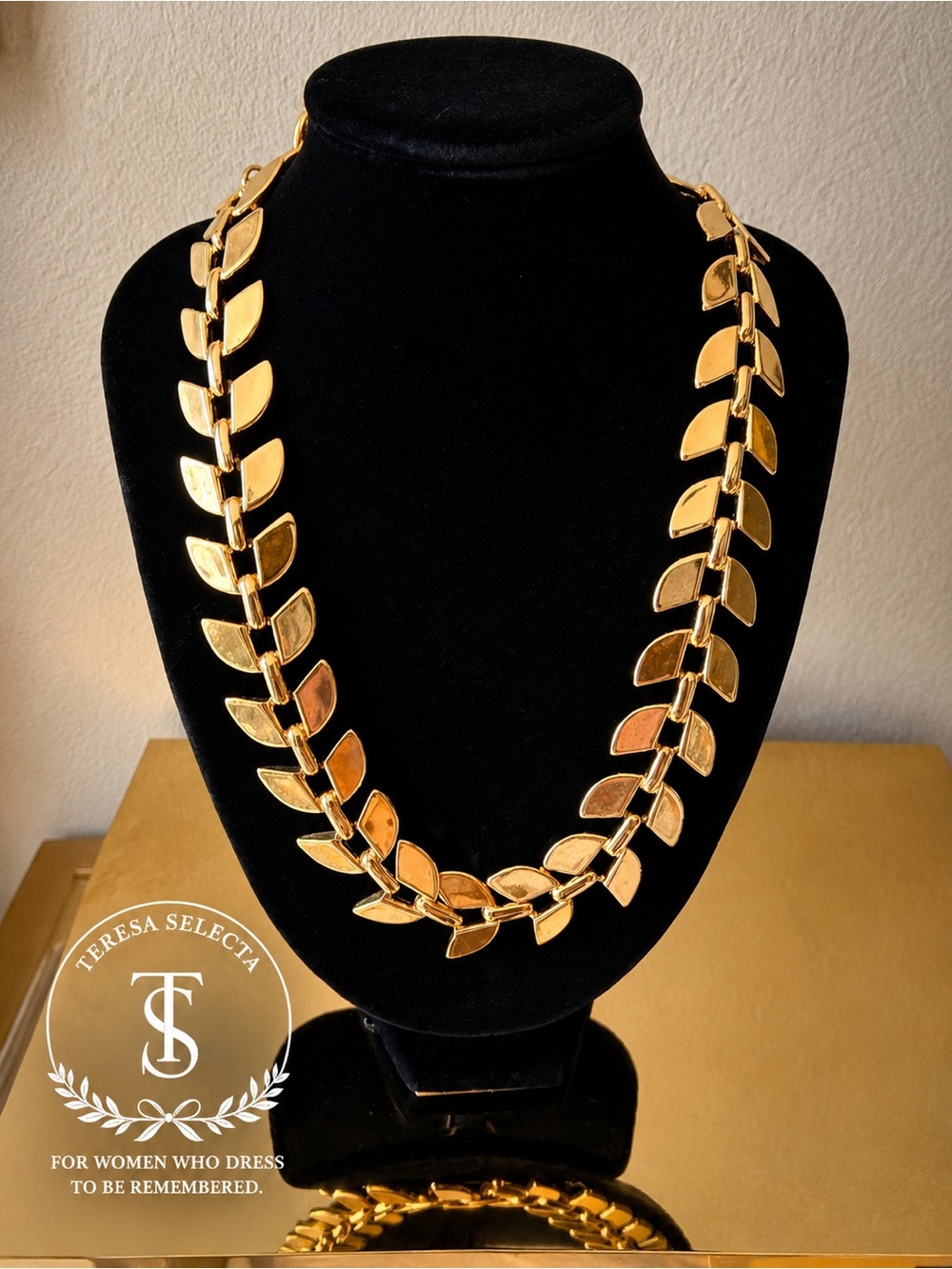 Vintage Anne Klein Gold Tone Laurel Leaf Link Statement Necklace Toggle Clasp